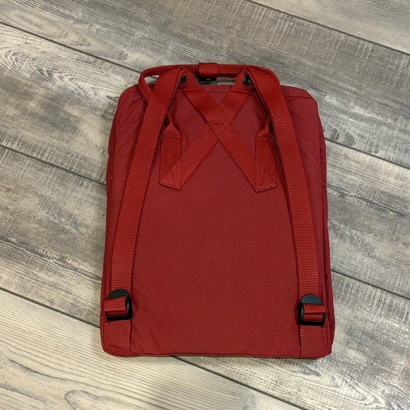Fjallraven Kånken Classic Backpack - Deep Red and Navy NWT*see details - Picture 3 of 10
